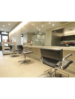 大型店にはない”落ち着いた”空間が◎ゆったりと過ごせる隠れ家サロンにあなたも虜になること間違いなし。