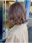 ベージュのボブ