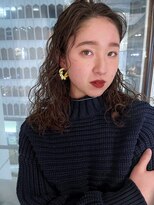 イトシテ&nbsp;ミディアム×強めウェーブ×イルミナカラー【本多身和子】