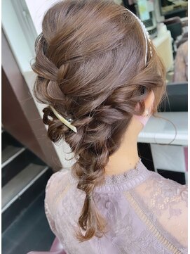 ヒップスデコ(Hip's deco) ヘアアレンジ【編みおろしヘア】