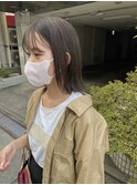 オリーブグレージュ
