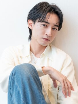 ユウ 渋谷(U) アッシュブラック/センターパート/刈り上げ/ニュアンスパーマ