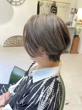チリンバイロストシティー(Chillin by LOSTCITY) ショートボブ白髪ぼかしハイライトブリーチ