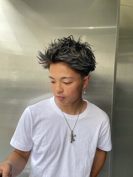 ジン(JIN) ☆スパイキーショート☆ホワイトシルバーメッシュ☆久留米☆