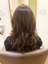 フリージア(freesia) 30代40代50代/艶巻きスタイル/ふんわりカール/大人ロング