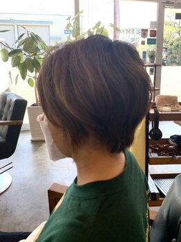 バリエーション豊富なカラー剤をご用意しております！上品な明るい白髪染めもお任せ下さい♪