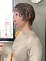 テトヘアー(teto hair) ショートウルフオリーブカラーオリーブグレージュオン眉