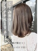 グレージュ切りっぱなしボブ前髪ありミニボブミルクティベージュ