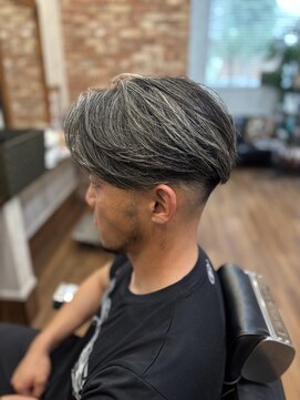 ライズヘアー(RISE HAIR) スキンフェード＋ハイライト