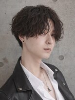 エイド 本店(aid)&nbsp;縦落ちセンターパートツイストスパイラルパーマ前下がりビジネス