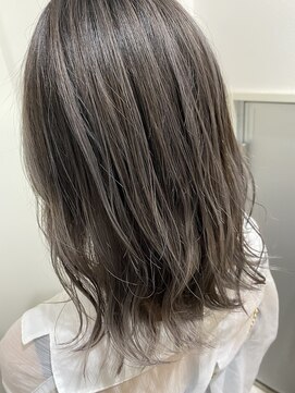 ルー(loup) ハイライト/ホワイトグレージュ/ダブルカラー/ブリーチ