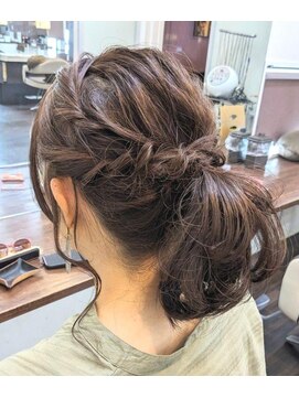 エノモト(ENOMOTO) 30代40代ポニーテールアレンジヘアお呼ばれ前髪なしスタイル