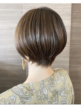 アトリエジーニー(atelier GENIE) 丸みショートボブ