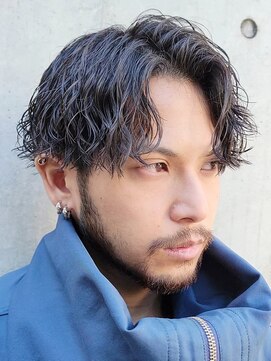 バイフィフス 原宿/表参道(by fifth) 緩めツイストスパイラルパーマウルフセンターパート七三分け長め