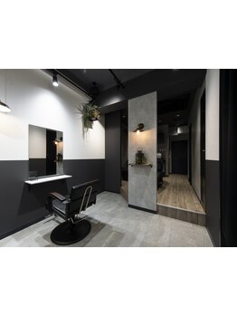 大きなサロンが苦手で落ち着かない方…。寛ぎながら「なりたい」を叶えるお手伝いをさせて頂きます。