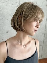 サクラ オモテサンドウ(SAKURA) 切りっぱなしボブ×ハイトーン×ぱっつん前髪デザインカラー