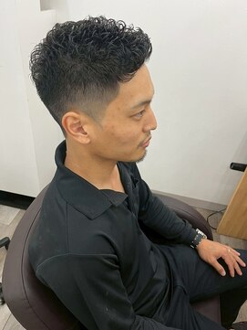 一鳳庵 【イオアン】 フェザーアップ フェード メンズカット メンズパーマ バーバー