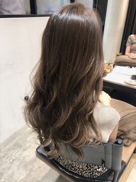 ビヨウシツ ポスタ やわらかグレージュ　正木ゆかり