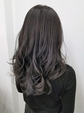 シア(sia) ハイライトグラデーション"ブラックシルバー”