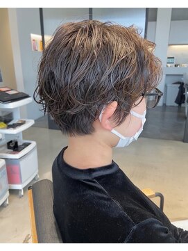 ブランコトレス 鏡島(BLANCO tres) くせ毛風ショートパーマ