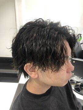 オーシャントーキョー(OCEAN TOKYO) ツイスパセンターパート(刈り上げツーブロック黒髪パーマ)