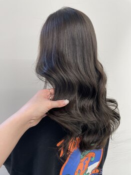 ウルム 蕨西口(ULUM)の写真/トレンド感あるデザインカラーはULUMで！上品なワンカラーやブリーチカラーも口コミで高評価◎