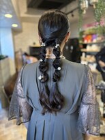 アシュレイ(ASHLEY)&nbsp;ツイン編みおろしアレンジ  ヘアセット  福島