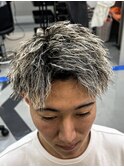 大人気のホワイトメッシュ×束感ツイストパーマ！