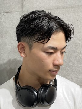 フェザーパーマ　フェザーショート　韓国ヘア　ビジネスヘア