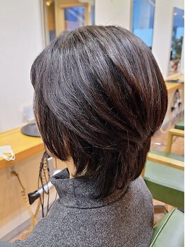 リトル・マミの写真/白髪染めもオシャレに。カラーを繰り返すたびに髪質がよくなる◎透明感とツヤ感を叶え、上品な大人女性へ