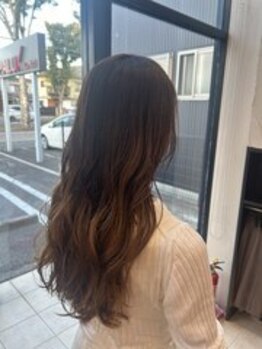 ロイヤルエムシー(MC)の写真/【大人女性の髪の悩みにアプローチ】ロイヤルMCが贈る、艶と透明感の自然な白髪ぼかし★