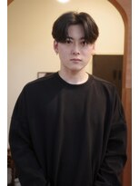 エディ(Edy)&nbsp;メンズセンターパートコンマバングケアパーマ韓国ヘアカルマヘア