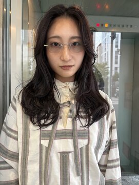 ユヌ(Une) kotaro マロンブラウンと柔らかくほつれちゃうカール