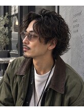 MATOI.  men’s hair by LADIX 眉毛【マトイ メンズヘアー バイ ラディックス】&nbsp;大人センターパート×ニュアンスパーマ