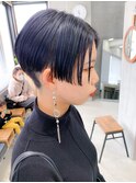刈り上げショート、ネイビーカラー、ブルーブラック、前下がり