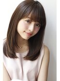 大人かわいい小顔ミディストレート