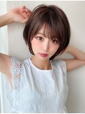 大人かわいい 小顔 ひし形ショートボブ ベージュカラー