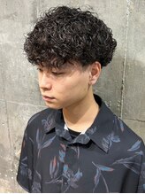 【強めスパイラルでトレンド感を＋したワンランク上のスタイルに】ツーブロックマッシュ×プードルパーマ