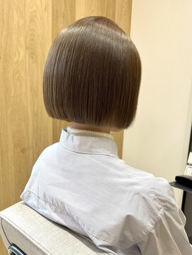 ラフ 新宿(Laff) 前下がりボブ 切りっぱなしボブ ショートボブ 縮毛矯正 髪質改善