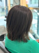 肩下切りっぱなしボブ　伸ばしかけ