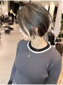 大人かわいいハイライト白髪ぼかしショートボブ