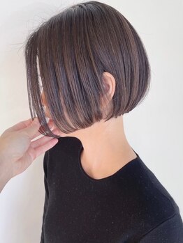 モリオフロムロンドン 原宿本店(morio from London)の写真/湿気で広がる髪も手ぐしでまとまるストレートに♪ショートヘアのストレートはお任せください♪