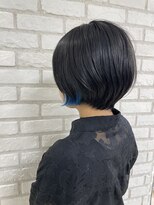 アッシュ 稲田堤店(Ash) 丸みショートボブ×イヤリングブルー