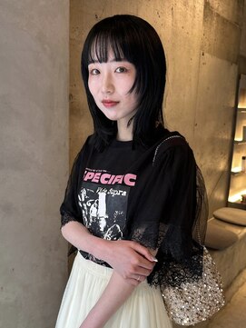 ニール(nier) ハッシュカット/レイヤーカット/ミディアム/ブルーブラック/袋町