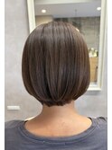 乾かすだけでまとまる丸みショートボブ