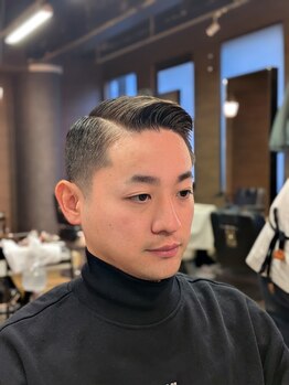 ワンワンオー バーバーショップ 博多店(@110 BARBER SHOP)の写真/【30代からの大人BARBER】ONの信頼感とOFFの抜け感を両立する、計算し尽くされた緻密なカット。