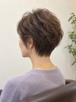 aptas 青山/表参道 白髪染め/白髪ぼかしハイライト/ボリュームアップエクステ&nbsp;表参道/青山/やわらかウェーブの大人ショート