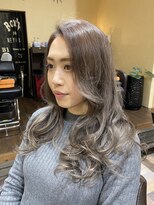 サムブリッジ(SOMEBRIDGE)&nbsp;☆センターパートロング×海外風ベージュ系★（SOMEBRIDGE亀有）