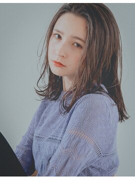 レジュアル(RESSUAL) エアリーミディ ショートパーマ 黒髪 ホワイトアッシュ