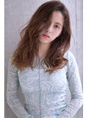 脱力感がさりげないウェーブを雰囲気かもしだしてくれる